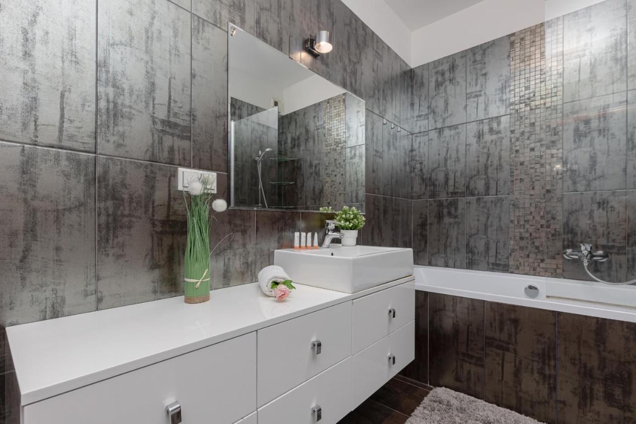 Warsaw Srodmiescie Apartment With Balcony By Noclegi Renters Esterno foto